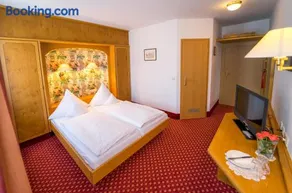 Hotel-Gasthof Zum Weyssen Rössle - Image 5