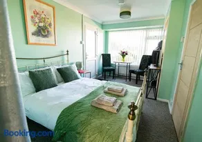 Broadstairs, Bays & Golf - Sleeps 2 - Image 2