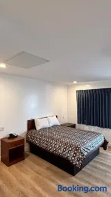 Budget inn Whittier - Image 2
