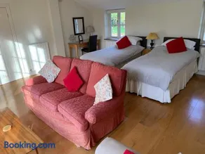Field Cottage Bed and Breakfast - Image 3