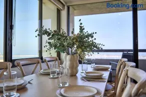 St Kilda Ocean View with Parking - Image 3