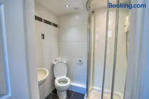 Corporate 5 Bedroom House in Newton Aycliffe Sleeps 8 - Image 5