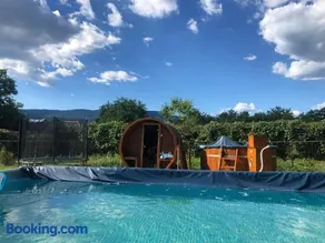 Pensiunea Valea Șușiței, Ciubar, Sauna, ATV, Safarii Jepp Offroad Ghid Turistic, Climbing, Rafting, Paragliding - Image 1