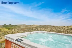 Large Oceanfront Home - Hot Tub Pets OK Deck - Image 2