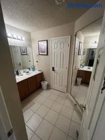 Room 4 - Image 5