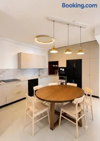 Jerusalem Central - Spacious 3 Bedroom - Image 1