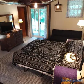 Country suite with bath and laundry - Image 1
