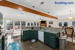 Oakwood Oasis- 1,4 Acres of Tranquility home - Image 3