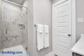 Elegant Exquisite 4Bedroom Home in Katy with High speed WiFi - Image 5