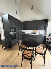 2 Cruck Cottage, Cowbridge - Image 3