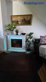Golden Leaf Apartment with Parking - Image 1