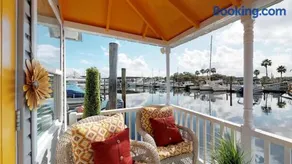 The Famous Houseboat in Sanford - Image 3