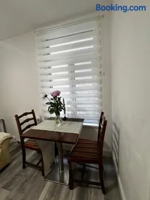 Marine Apartment Beachfront Sleeps 4 - Image 5