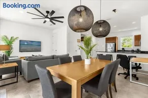 2 Bedrooms 25 Bathrooms Regal Oaks 2634 Cl - Image 1