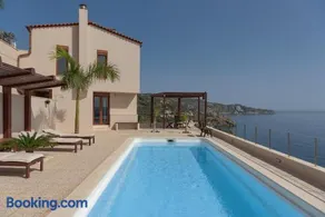 Manificus Villas, with Heated Pool, By ThinkVilla - Image 4