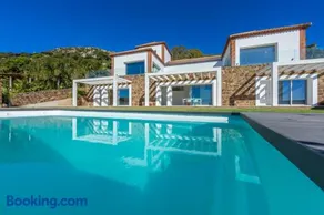 Villa Las Palmeras Valdevaqueros Suites, Pool & Sea Views - Image 1