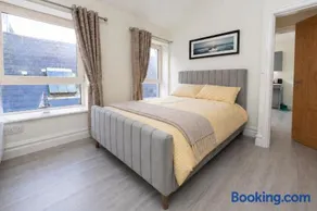 Unit 3 Modern Self Contained Apartment - Image 4