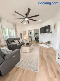 Modern Historic Family Retreat Home - Image 1