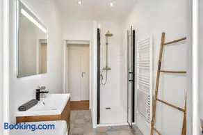 Fil de l'eau Grand T2 rénové - Commerces à pied - Image 2