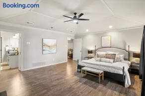 Cosy Waterfront Home - Image 3