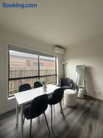 Peaceful Private Room in Wyndham Vale - Image 4