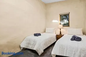 Idyllic, peaceful and historical cottage minutes from Bendigo's CBD - Image 2