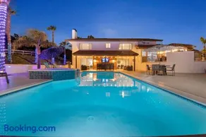 Panorama Peak Luxury Retreat - Image 1