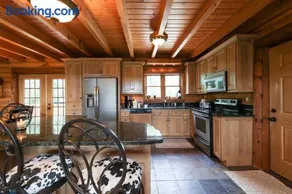 Family-Favorite Cabin with Private Seasonal Pool and Movie Theater - Image 4