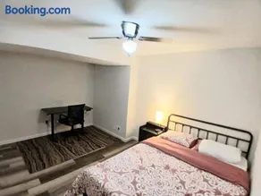 Modern 2-Bedroom 2-Bed Apartment with Private Access Door near I-81 - Image 5