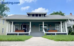Historic 7BR Luxury with hot tub in the heart of town - Image 3