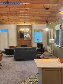 Recently refurbished former art studio - Image 5