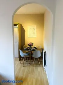 City Centre Riverside Apartment - Image 5