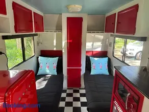 Alice & Elvis, Crescent Head, Retro Caravans with Deck, Bathroom & Outdoor Bath in a Bush Setting near the Beach - Image 4