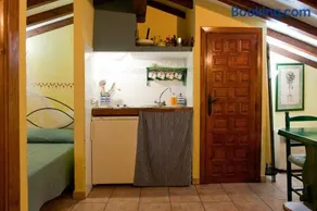 Comfortable Apartment in Robledillo de Gata with Balcony and View - Image 2