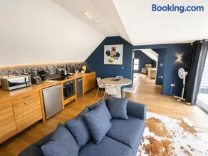 PRINT ROOM 2 - Stylish Loft Apartment with Private Balcony - Image 3