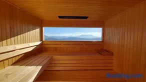 Studio 1111 with Sauna & Hot Tub - Image 2