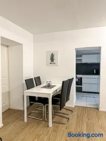 Design Stadthaus Apartment mit privatem Zugang - Image 2