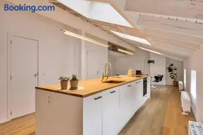 3 bedrooms apartment with private parking in Liège historical area - Image 2