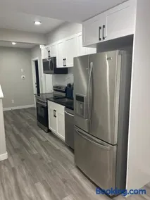 Entire 2 Ensuite Bedrooms in a Basement - Image 2