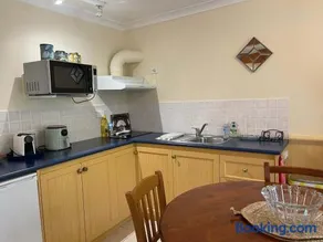 Banksia Cottage in Perth Hills - Image 3
