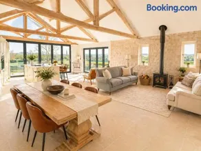 The Cotswold Barn nr Moreton in Marsh - Image 3