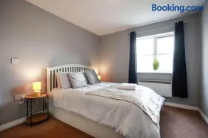 Snowberry Close - Contractors Long Stay by ShortStayUK - Image 2