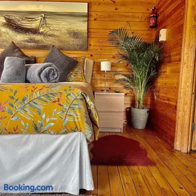 Morlais Log Cabin - Image 4