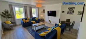 Chic 1BR Teddington Apartment Modern & Bright - Image 3
