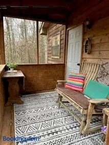 Private cozy cabin in the woods with great view - Image 1