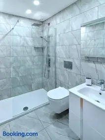 Red Watch Apartment - Image 2