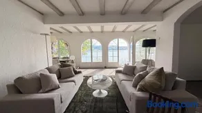 Stunning Waterfront Villa - Image 5