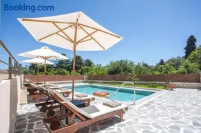 Oasis Luxury Villa - Image 3