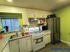 Vancouver Main Guesthouse- Airport 9 Min, Free Parking - Image 2