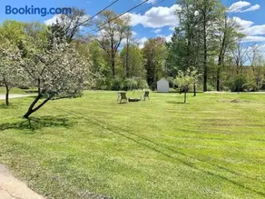 Chic Catskills Getaway Bungalow - Image 3